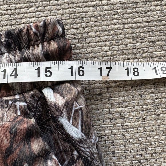 Men’s ROMWE Camo Shorts - Picture 4 of 6